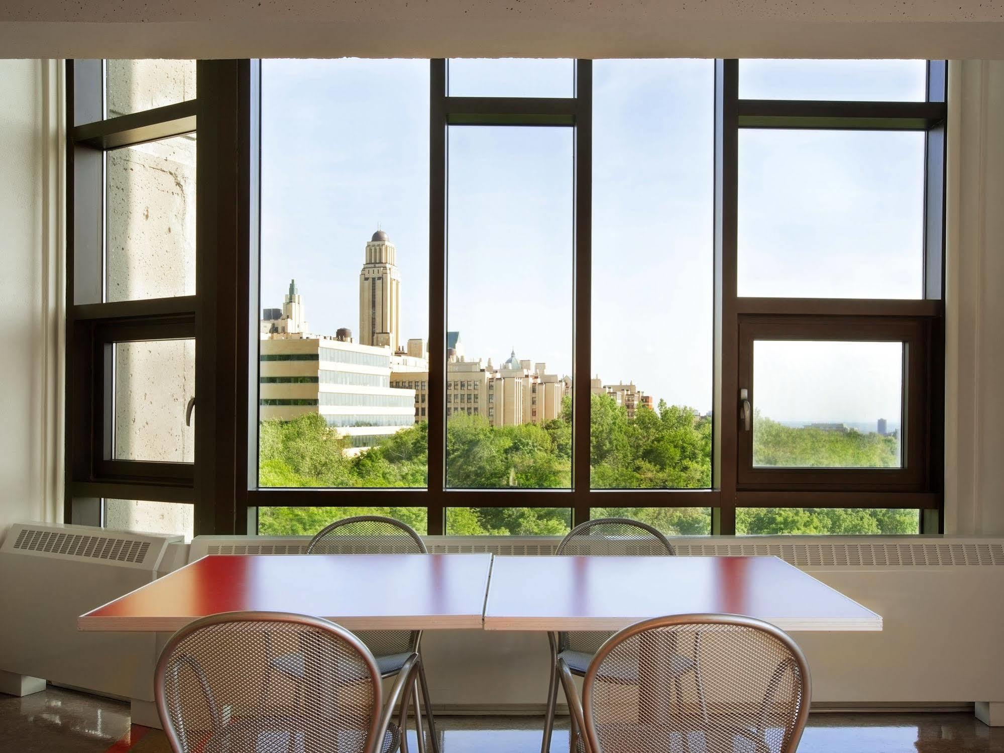 Zum Auberge D'Ete - Universite De Montréal Exteriör bild